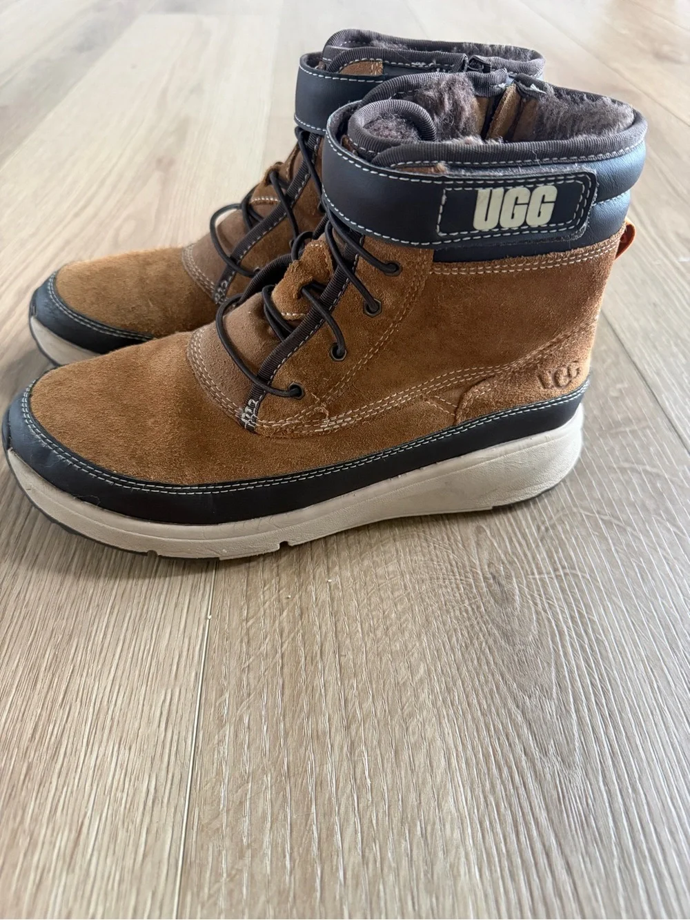 UGG Kids Arren Weather Suede Boots Chestnut Brown Size 5 Youth 1132270K